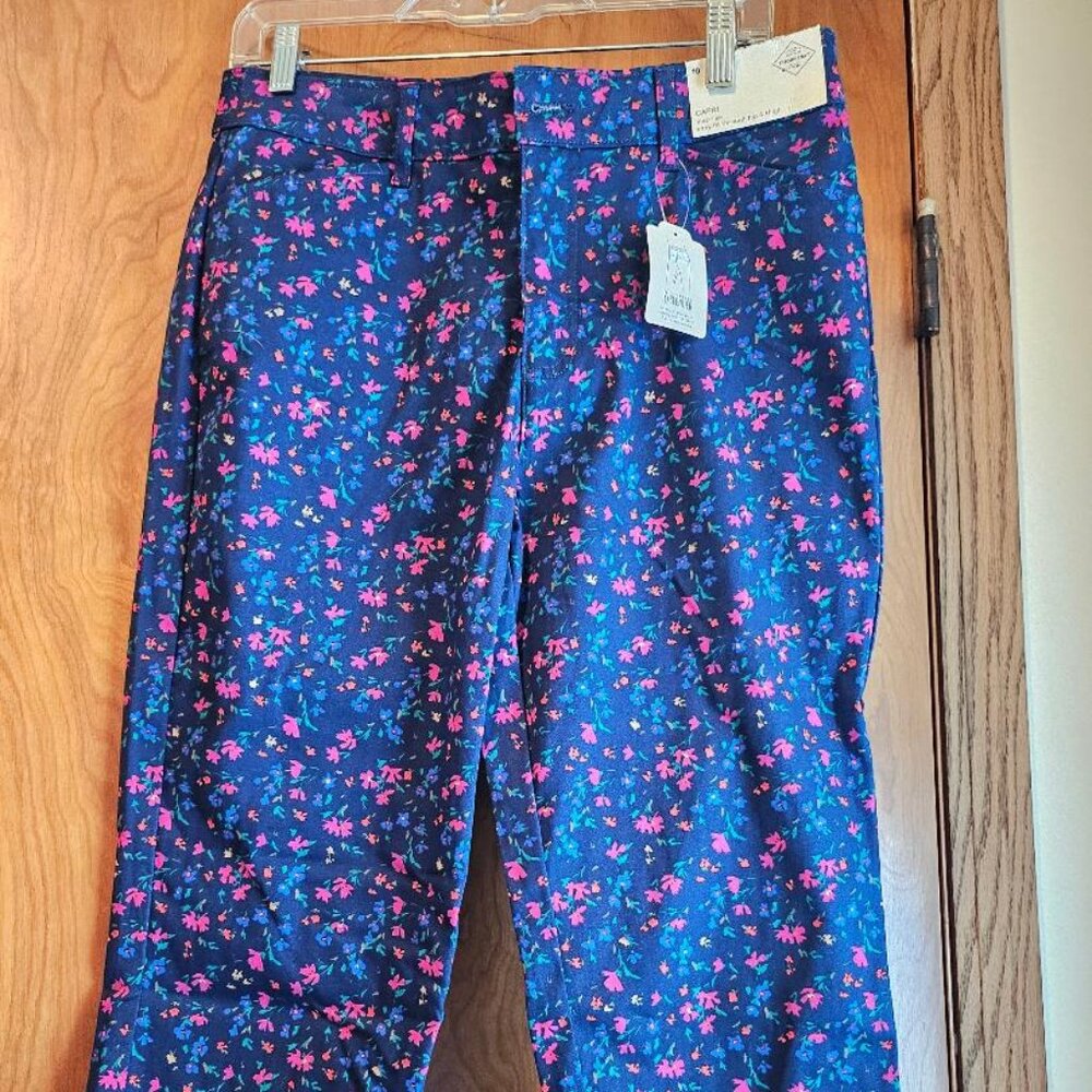 St. Johns Bay Mid Rise Capri Mae Floral NWT Size 10